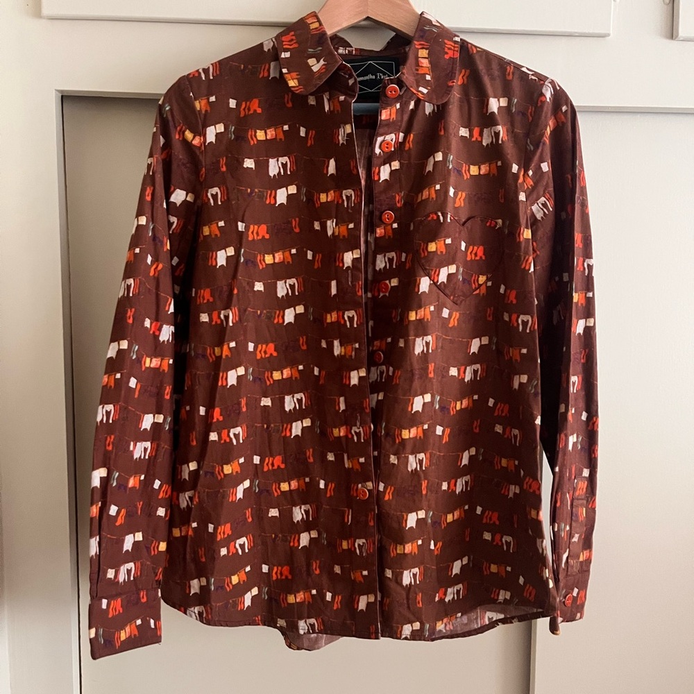 Samantha Pleet Button Down with Clothes Line Graphic size Small
